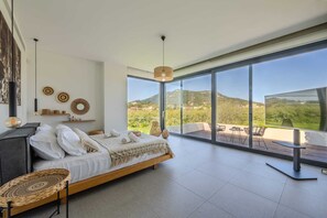 4 bedrooms, WiFi, bed sheets
