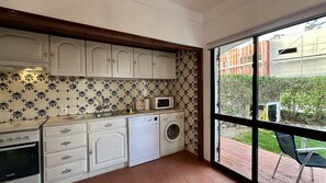 Kühlschrank, Mikrowelle, Ofen, Geschirrspüler