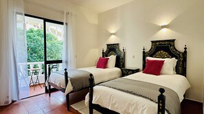 3 chambres, fer et planche à repasser, Wi-Fi gratuit, draps fournis