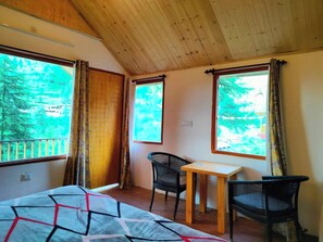 Classic Room, Mountain View | Desk, laptop workspace, free WiFi