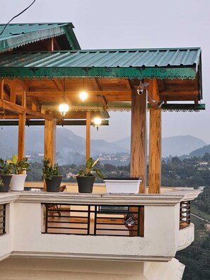 Front of property - Laspa Cottage (Bhimtal)