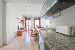 Private kitchen - Center: 1 room (Dos Hermanas)