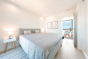 2 bedrooms, iron/ironing board, travel cot, free WiFi - The Sunset Lounge by HWPC (Fuengirola)