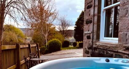 Luxury Getaway in Pitlochry – 6 Bedrooms, 5 Baths, Hot Tub & Scenic Views