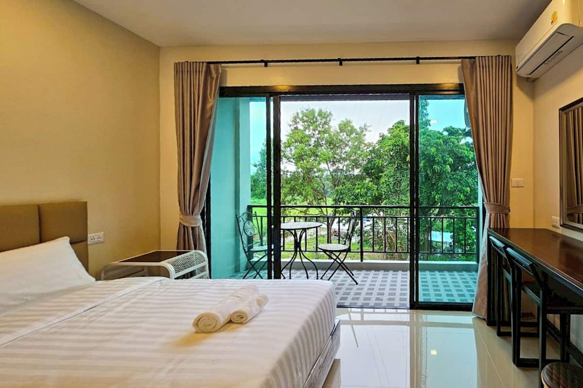 Double Room, Mountain View | Desk, bed sheets