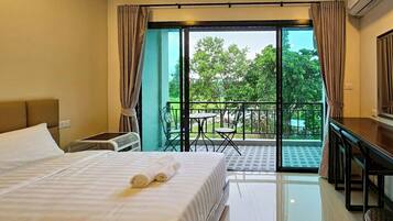 Chambre Double, vue montagne | Bureau, draps fournis