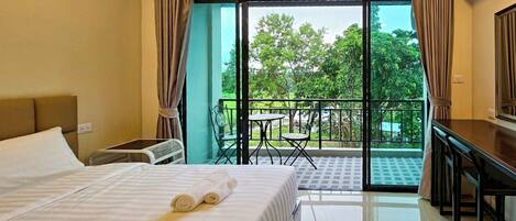 Double Room, Mountain View | Desk, bed sheets