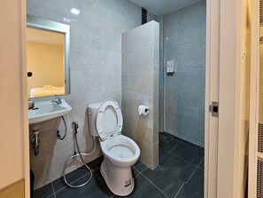 Dobbeltrom | Bad | Dusj, håndklær, såpe og sjampo