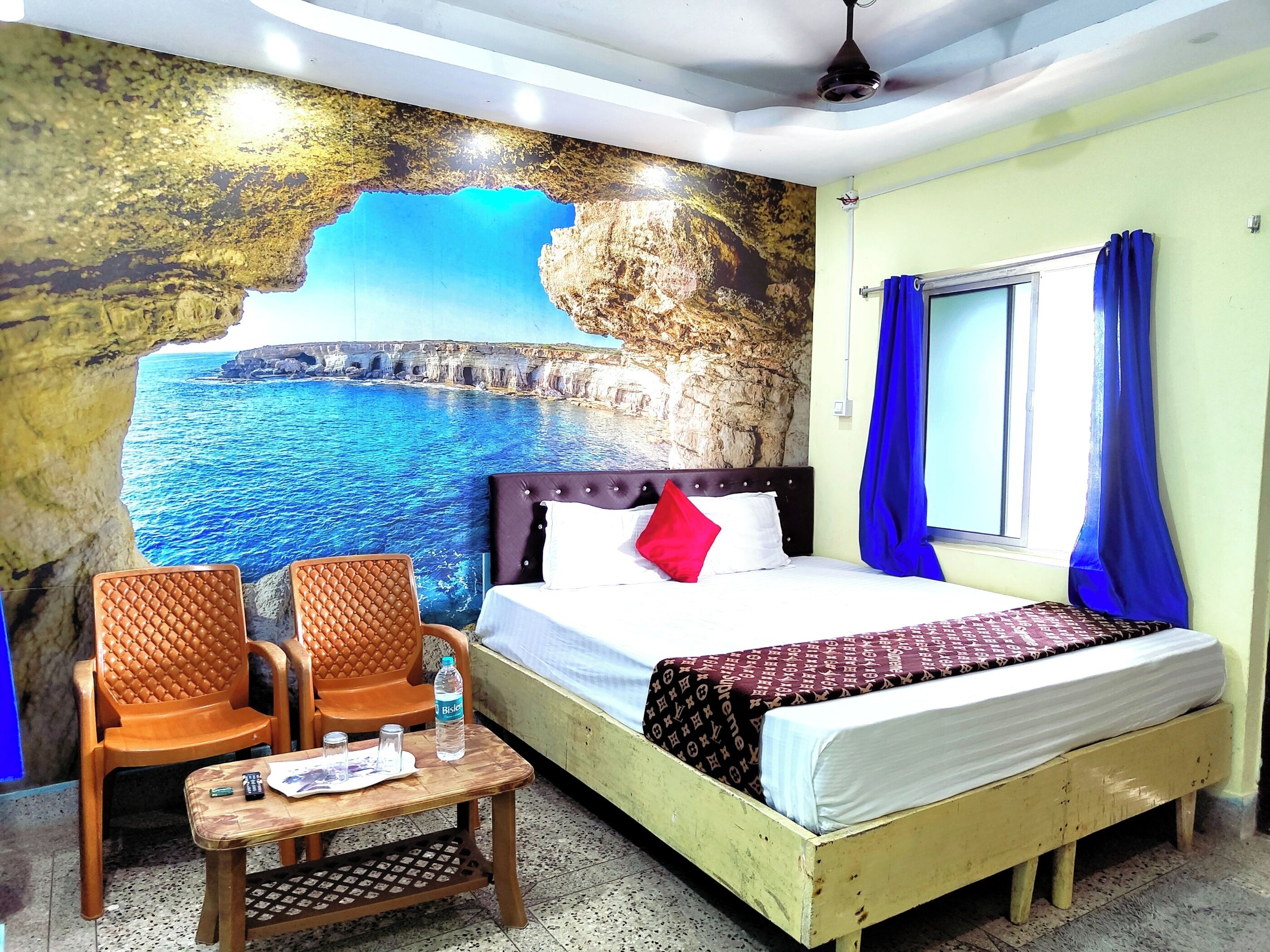 Literie hypoallergénique, coffres-forts dans les chambres, bureau