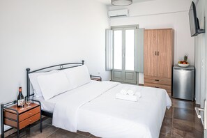 Tabla de planchar con plancha, wifi gratis y ropa de cama 