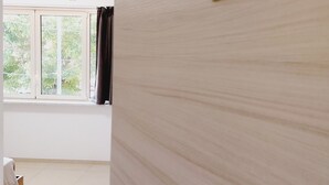 A room with a nameplate reading "GIORGIA" on the wall, a window with curtains, and a bed with a white headboard. - UN PASSO DAL PORTO (Palermo)