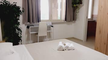 Casa de ciudad confort, baño en la habitación, vista al puerto | Cortinas blackout, insonorización, wifi gratis y ropa de cama