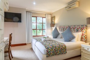 4 bedrooms, iron/ironing board, WiFi