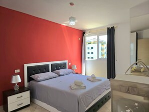 1 dormitori, planxa i posts de planxar, wifi gratuïta i roba de llit 