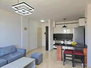 TV - Sea View Holiday Apartment 073 (Durres)