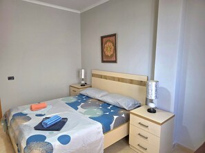 1 chambre, fer et planche à repasser, accès au Wi-Fi (inclus)