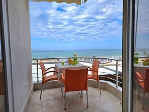 Outdoor dining - Happy Stay Apartment 088 (Durres)