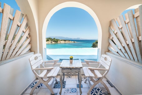 Comfort Double Room, Balcony, Sea View | Minibar, free WiFi, bed sheets