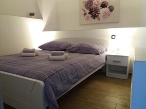 1 bedroom, in-room safe, desk, iron/ironing board