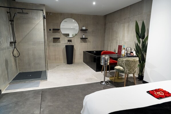 Romantic Double Room, 1 Bedroom | Minibar, free WiFi, bed sheets - Mad Rooms (Madrid)