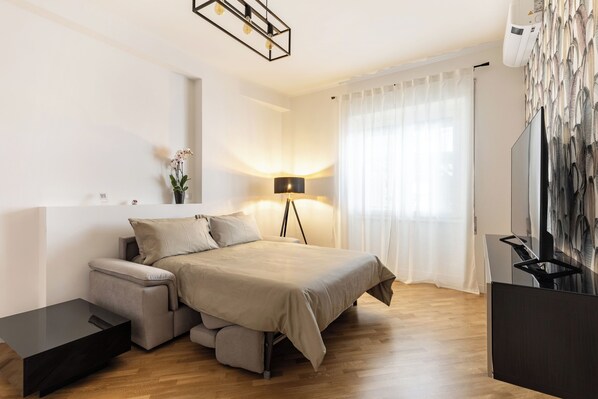 1 bedroom, iron/ironing board, WiFi, bed sheets