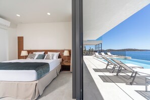 5 habitaciones, tabla de planchar con plancha, wifi y ropa de cama 