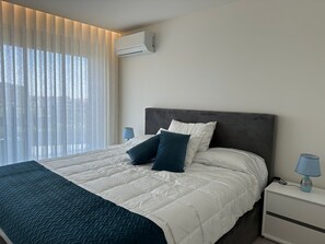 3 habitaciones, tabla de planchar con plancha, wifi y ropa de cama 
