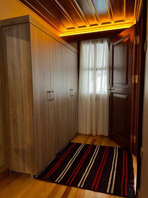 Classic Apartment, Kitchenette, Park View | Wardrobe - Lily Mansion (Istanbul)