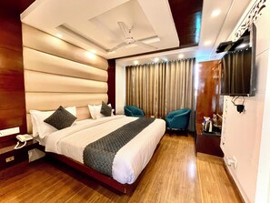 Desk, free WiFi - Hotel Roshie Mall Road Mussoorie  (Mussoorie)