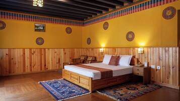 Royal Suite | 1 bedroom, desk, laptop workspace, free WiFi