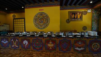 每日供应自助式早餐(每人 USD 7)