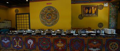 Daily buffet breakfast (USD 7 per person)