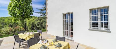 Honeymoon-Villa, Mehrere Schlafzimmer, Bergseite (Villa Chimera Green 12 with Pool &) | Speisen im Freien