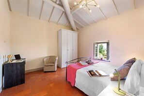 Honeymoon Villa, Multiple Bedrooms, Mountainside (Villa Chimera Green 12 with Pool &)