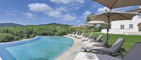 Piscine extérieure (ouverte en saison)