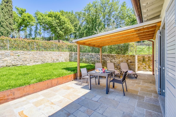 Honeymoon Villa, Multiple Bedrooms, Mountainside (Villa Chimera Green 12 with Pool &) | Outdoor dining
