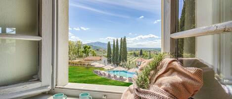 Honeymoon Villa, Multiple Bedrooms, Mountainside (Villa Chimera Green 12 with Pool &) | Interior