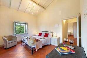 Honeymoon villa, meerdere slaapkamers, uitzicht op gebergte (Villa Chimera Green 12 with Pool &) | 6 slaapkamers, een strijkplank/strijkijzer, gratis wifi, beddengoed