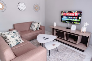 Apartament clàssic | Cuina privada | Frigorífic, microones, forn i utensilis de cuina, vaixella i coberteria 