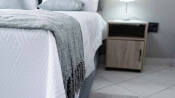 Classic-Apartment | Badezimmer | Dusche, kostenlose Toilettenartikel, Seife, Shampoo