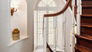 A spiral staircase with white balusters and dark wooden steps. - Casa Milonopoulos by Konnect, Studio & Main House (Corfu)