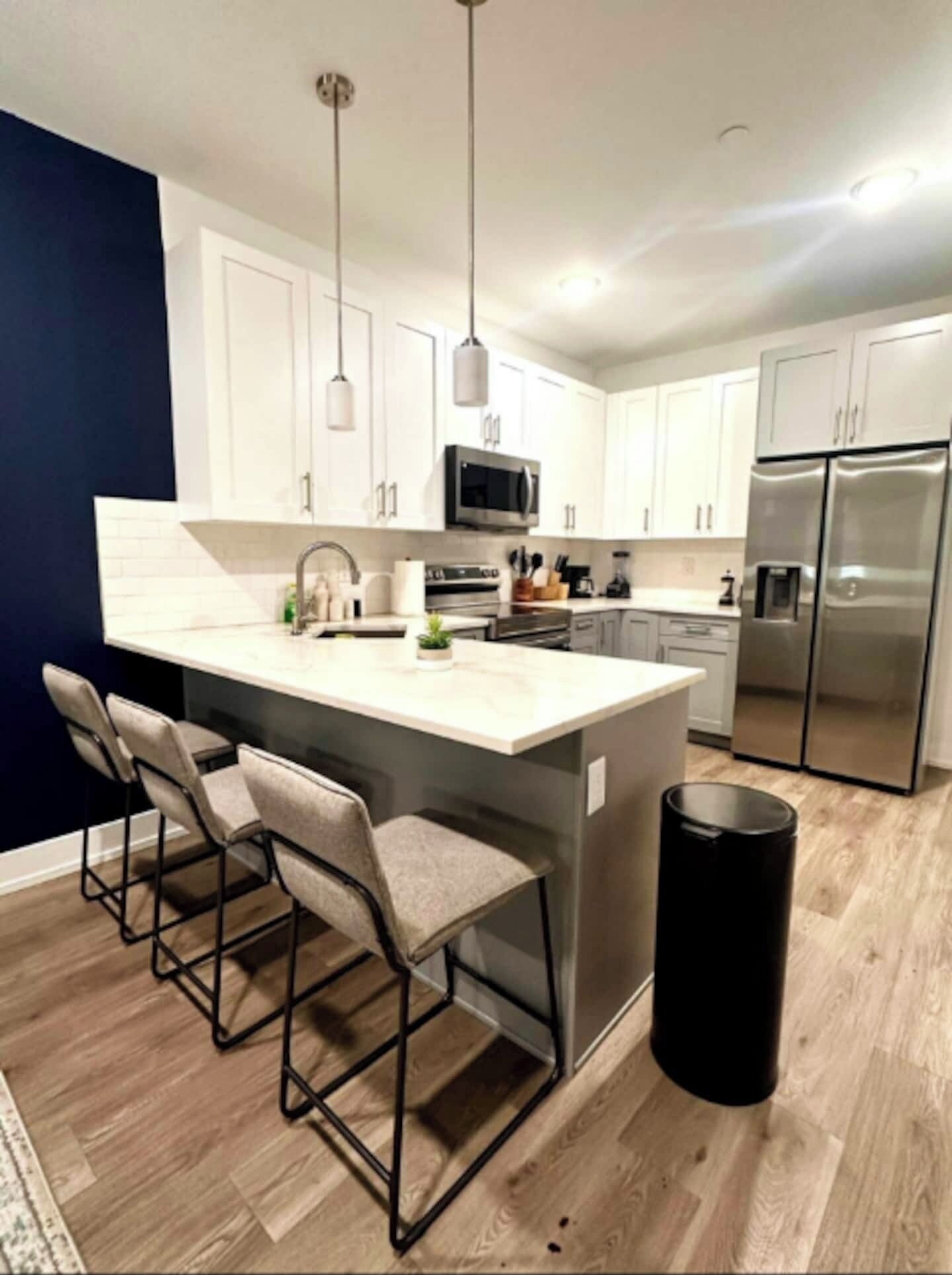 Geladeira, micro-ondas, fogão, cooktop