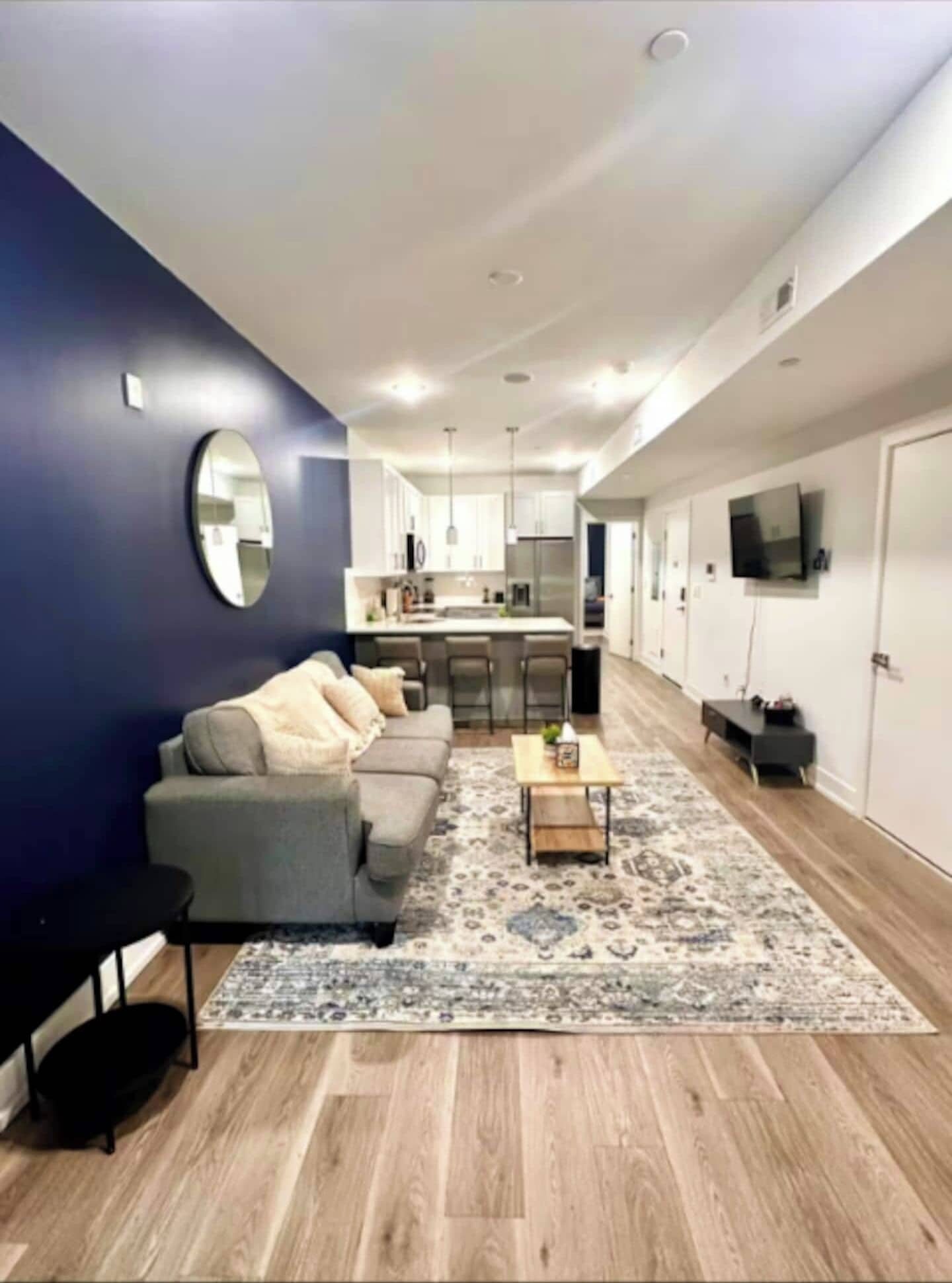 Televisión y oficina 