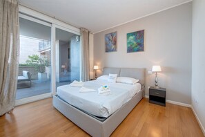 2 室のベッドルーム、アイロン / アイロン台、WiFi (無料)、ベッドシーツ