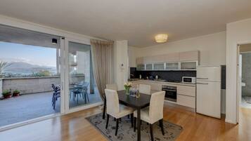 Réfrigérateur, micro-ondes, four, lave-vaisselle