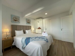 2 bedrooms, iron/ironing board, travel crib, internet