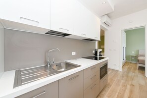 Fridge, microwave, oven, dishwasher