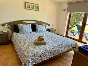 1 chambre, fer et planche à repasser, lit parapluie, accès Internet