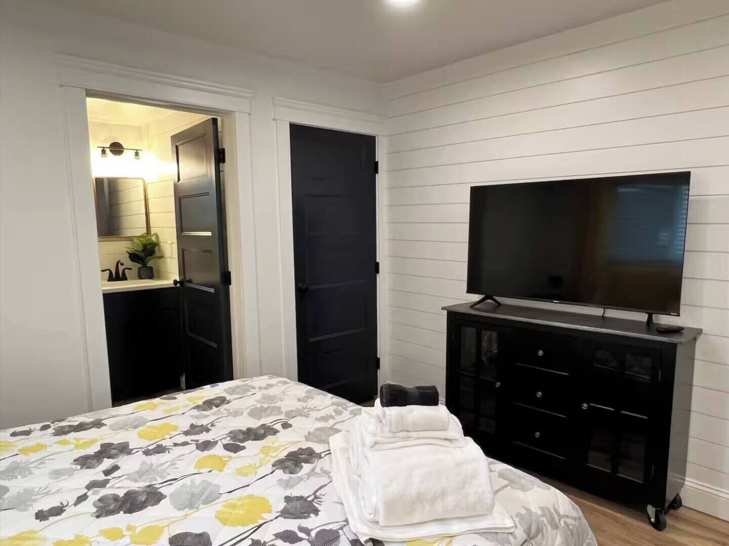 Strykejern/-brett, wi-fi (inkludert) og sengetøy