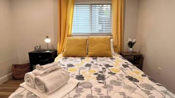 Iron/ironing board, free WiFi, bed sheets